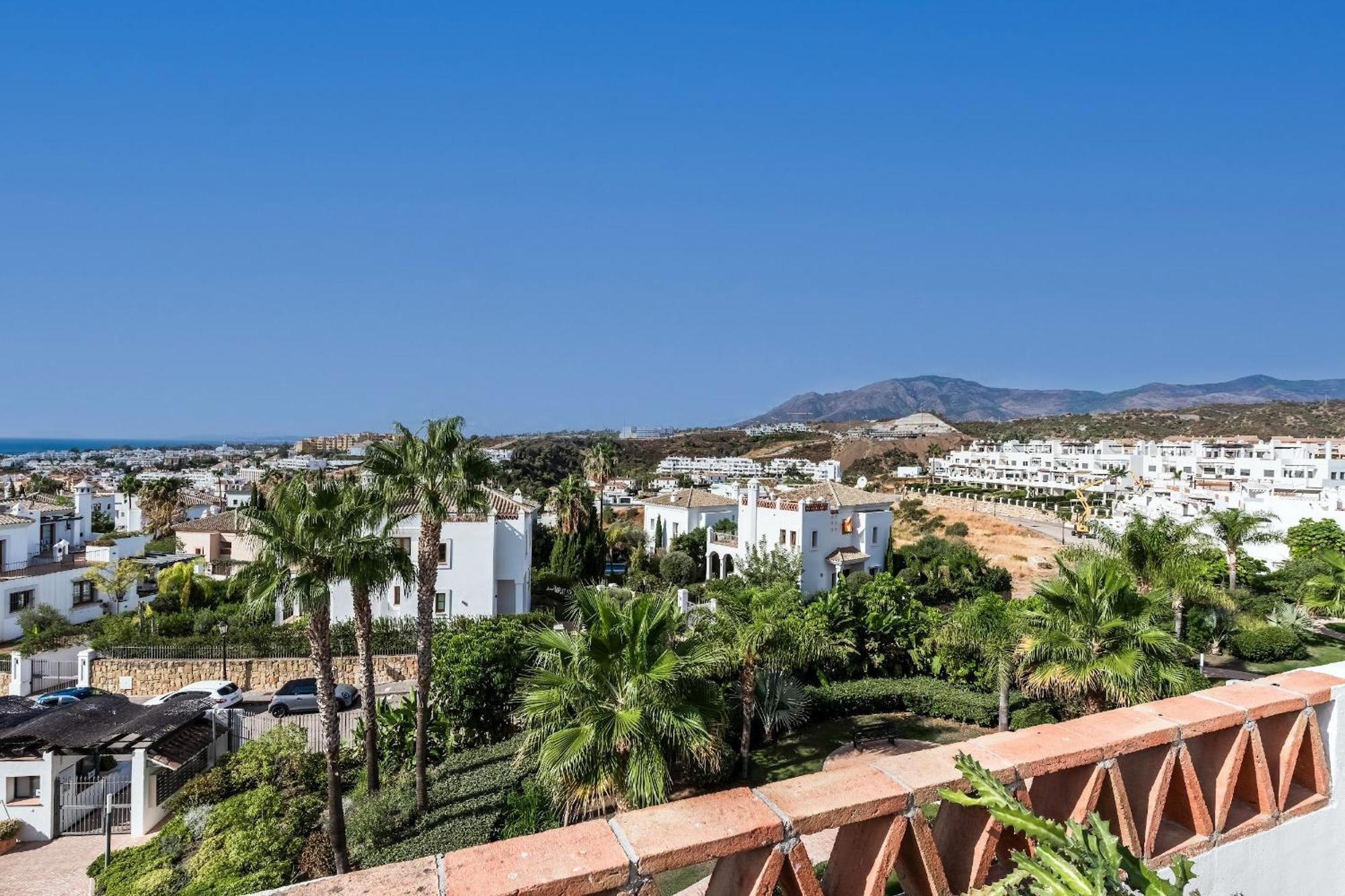 Prachtig Penthouse Met Jacuzzi Apartment Estepona Exterior photo