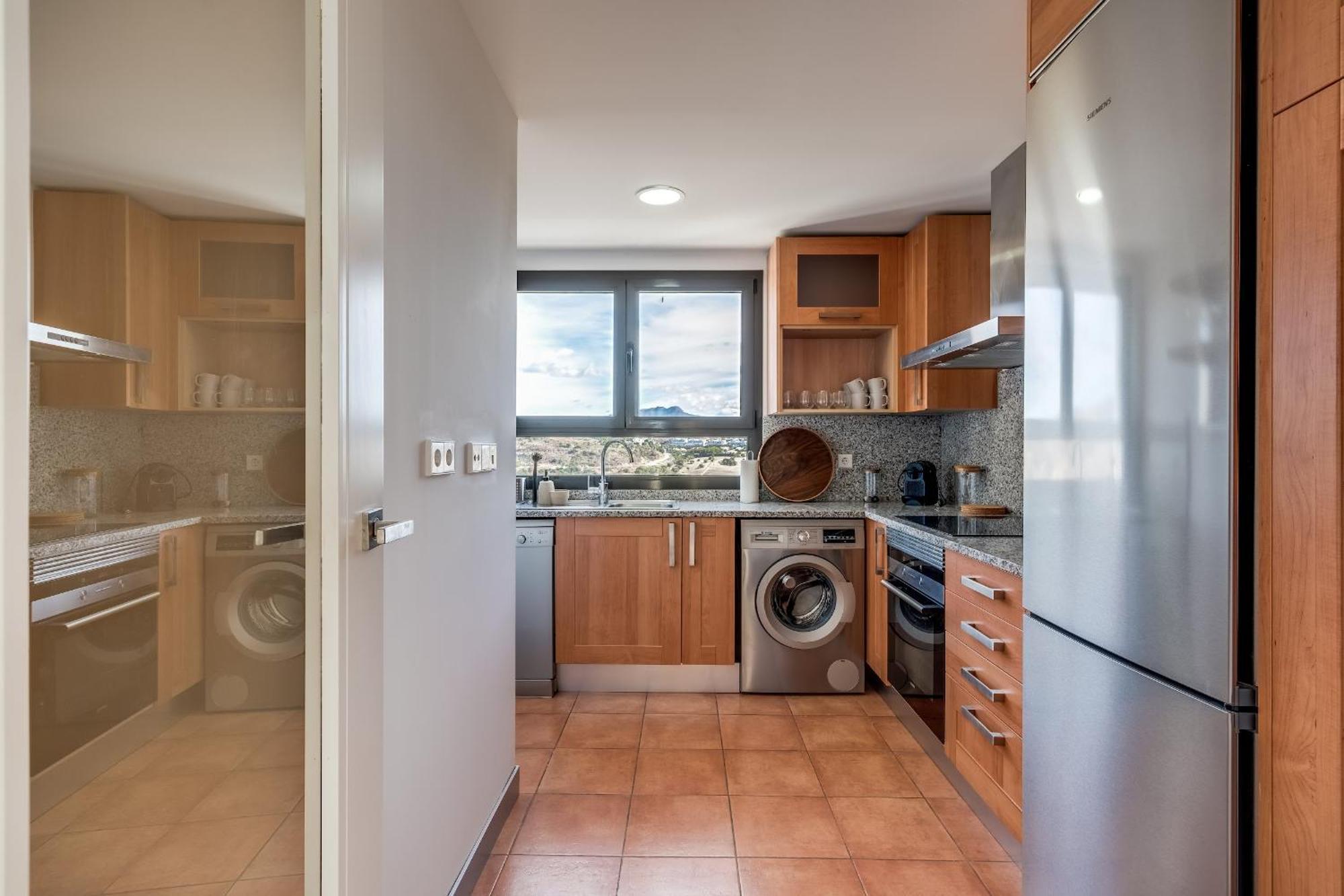Prachtig Penthouse Met Jacuzzi Apartment Estepona Exterior photo